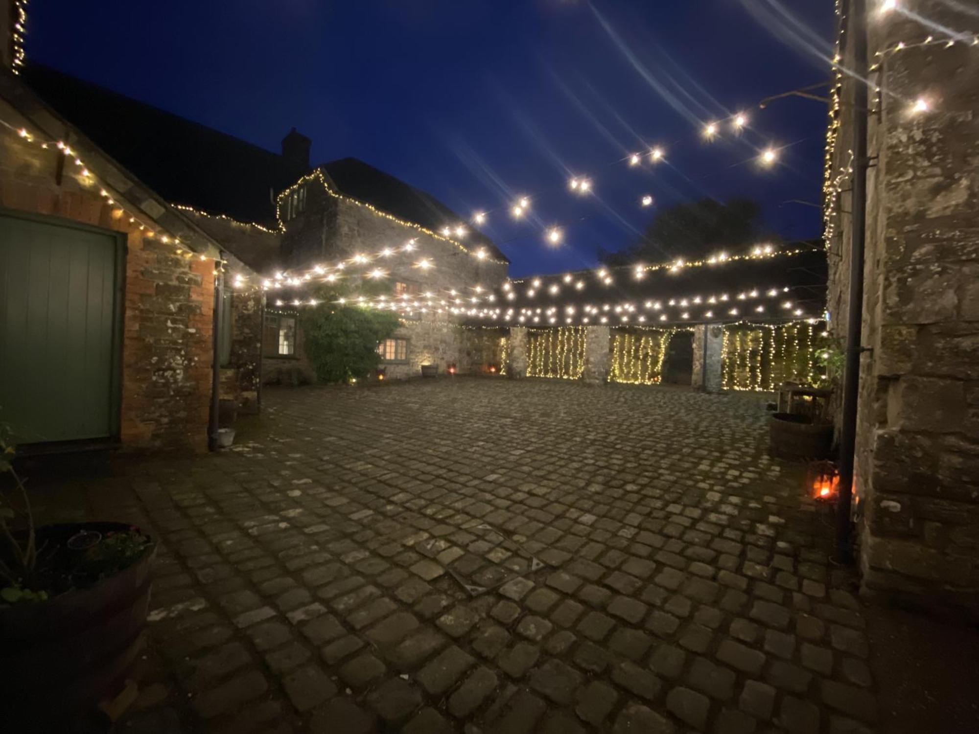 Ash Barton - Big Party House, No Curfew! Villa Wrafton Buitenkant foto